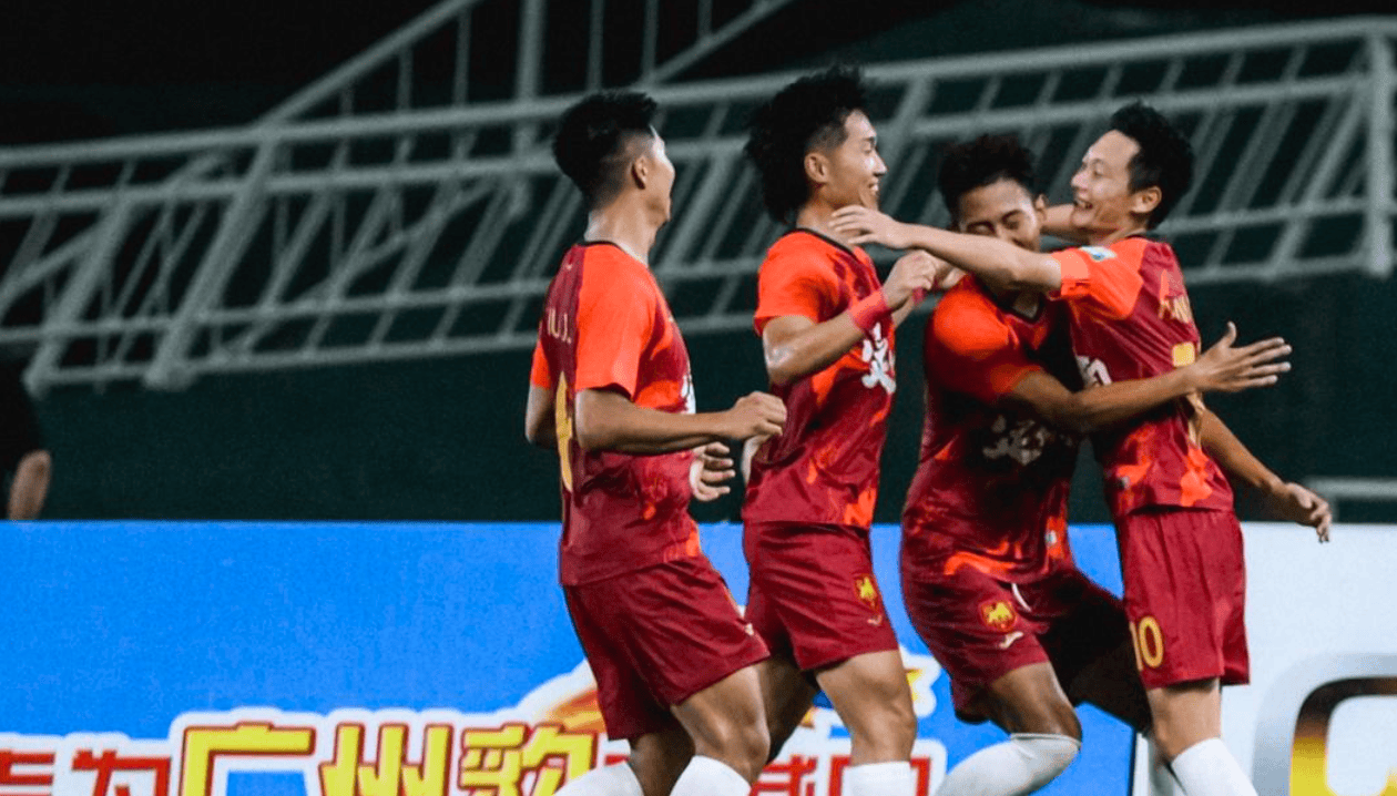 随着广州豹0-1，南京1-0，大连2-1逆转青岛，中甲最新积分(中甲大连广州赛后爆发冲突)